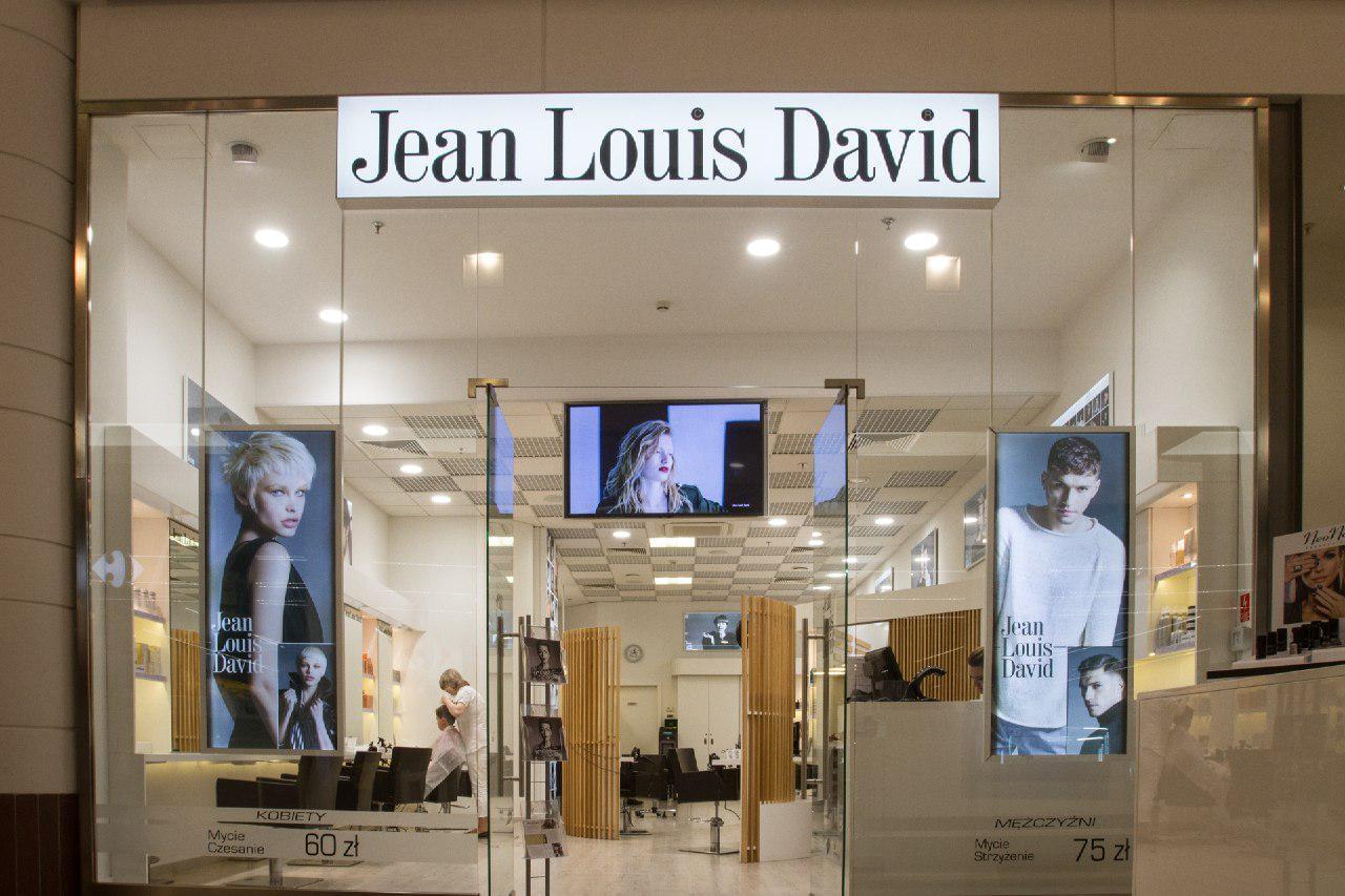 digital signage for showrooms